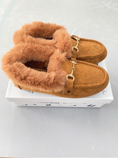 Rubber sole ✅ WARM & COMFORTABLE – Premium knitted velvet upper provides warmth and comfort that molds to your feet for a perfect fit. Perfect everyday slippers for women and girls.